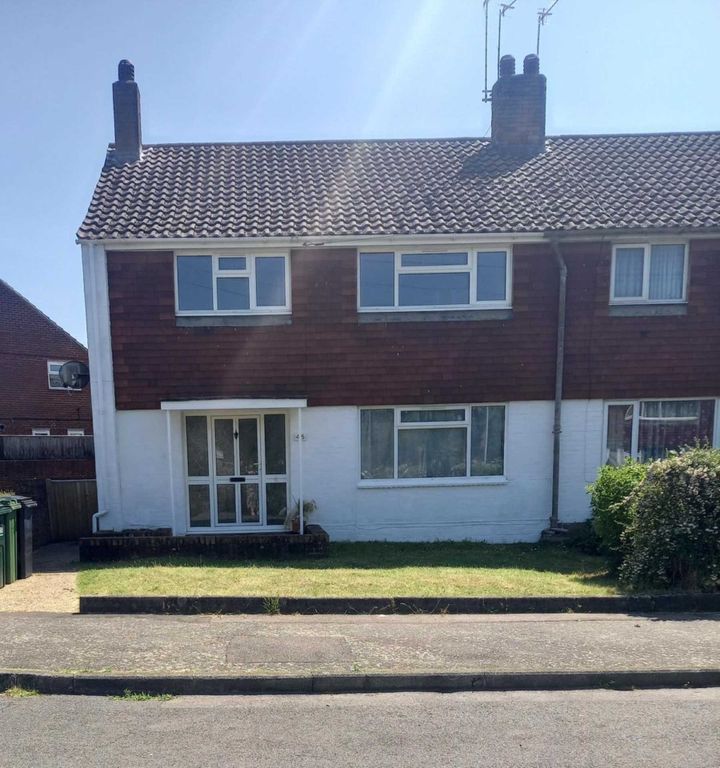 4 bed end terrace house to rent in Midhurst Road, Hamdpen Park BN22