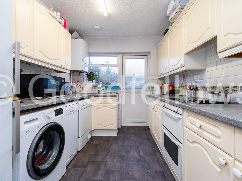 3 bed detached house to rent in Aragon Road, Morden, Surrey SM4 Zoopla