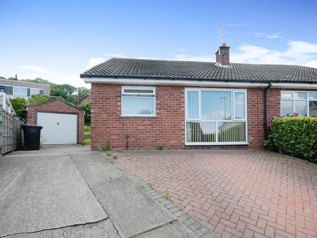2 bed semidetached bungalow for sale in Leabank Avenue, Garforth