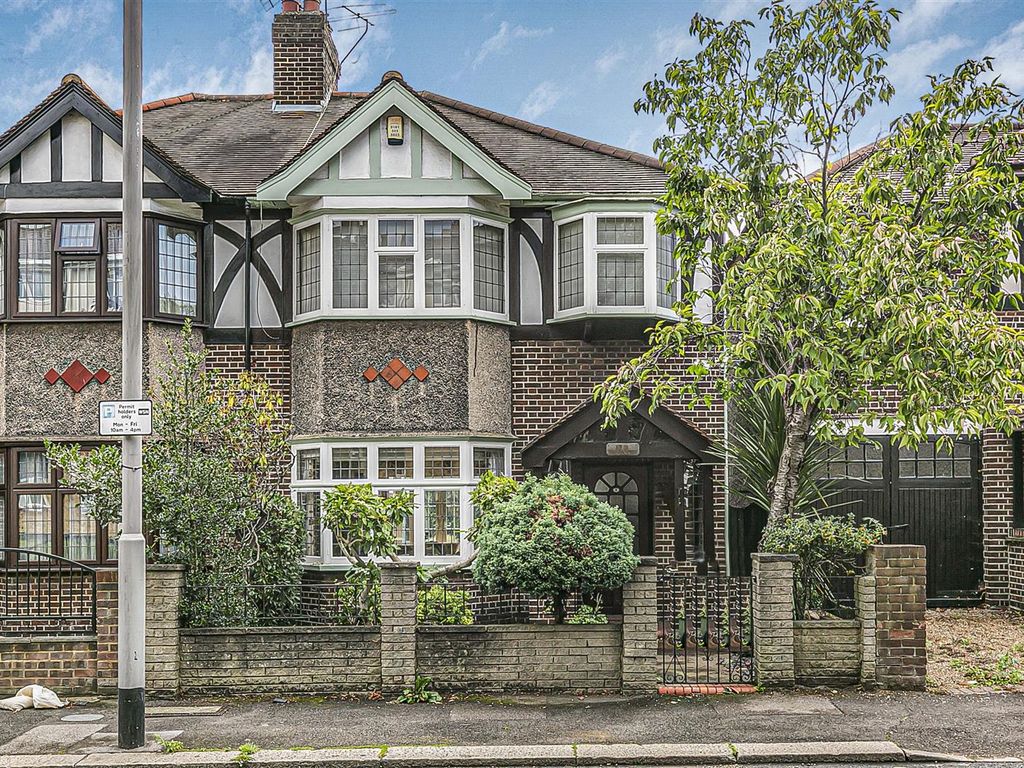 3 bed semidetached house for sale in The Lindens, Prospect Hill