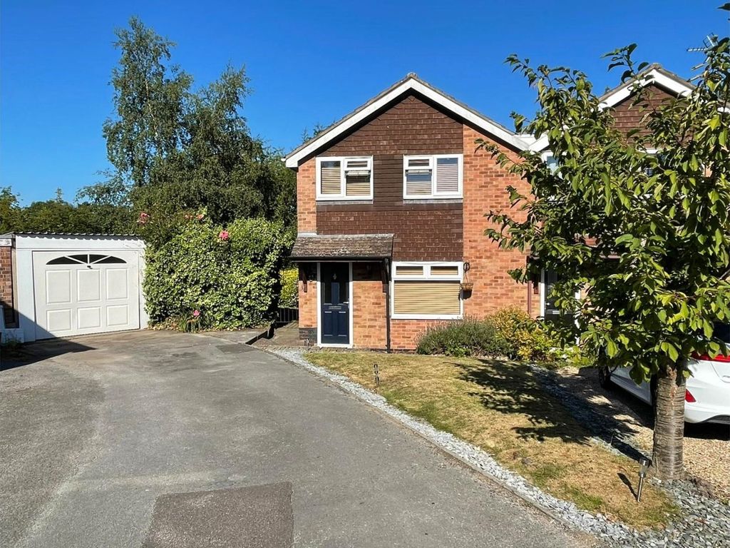 3 bed semidetached house for sale in Dale View Gardens, Kilburn