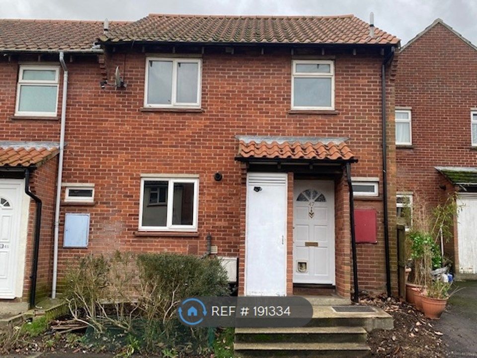 3 bed end terrace house to rent in Chestnut Way, Tiptree, Colchester