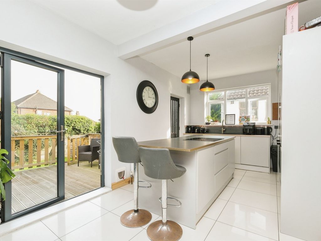 3 bed semidetached house for sale in Highthorne Mount, Shadwell, Leeds