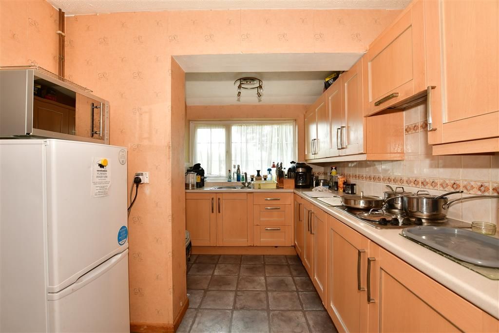 3 bed semidetached house for sale in Clockhouse, Ashford, Kent TN23, £