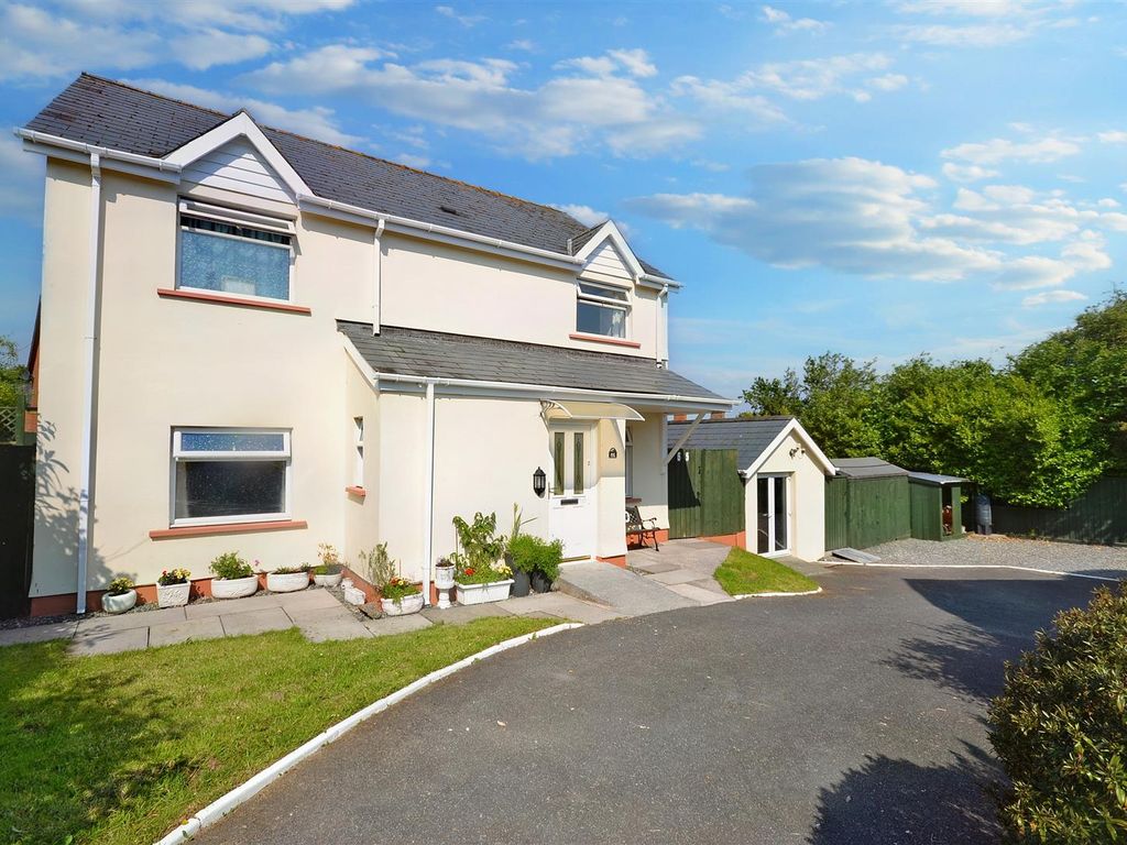 5 bed detached house for sale in Tudor Gardens, Merlins Bridge