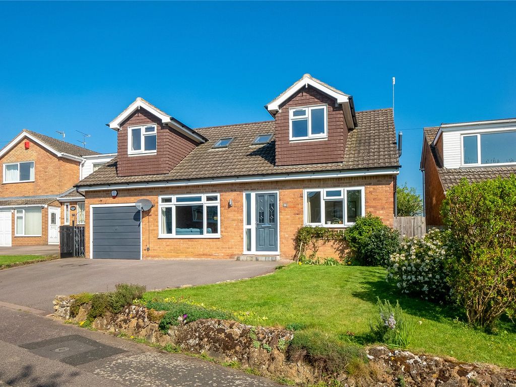 4 bed country house for sale in Bignolds Close, Claydon, Banbury OX17