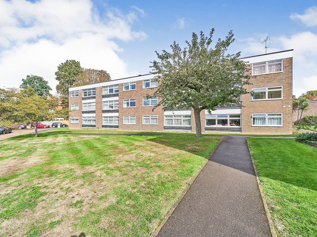 2 bed flat for sale in Downs Hill Road, Epsom KT18 Zoopla