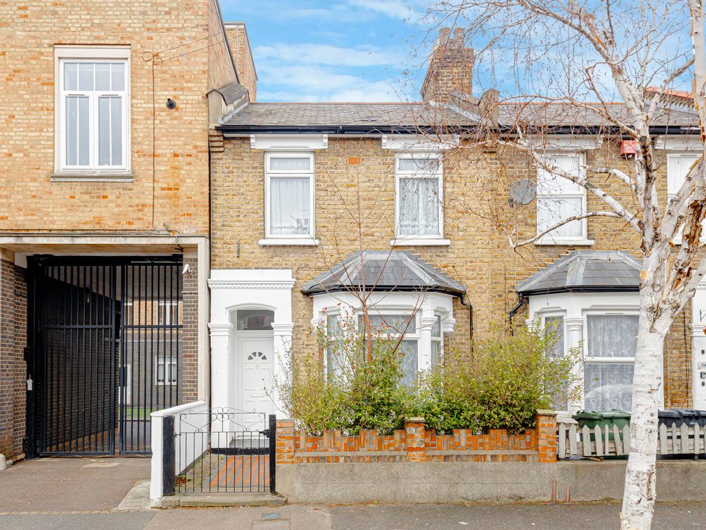 4 bed end terrace house to rent in Morley Road, London E10, £2,600 pcm