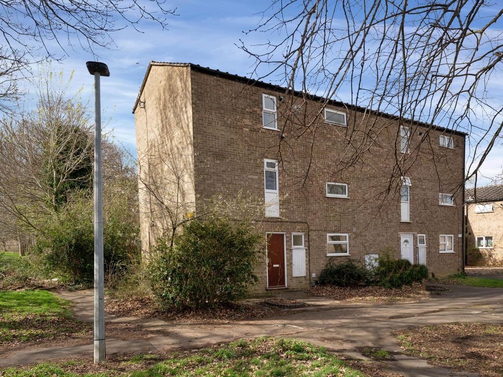 5 bed semidetached house for sale in Outfield, Bretton, Peterborough