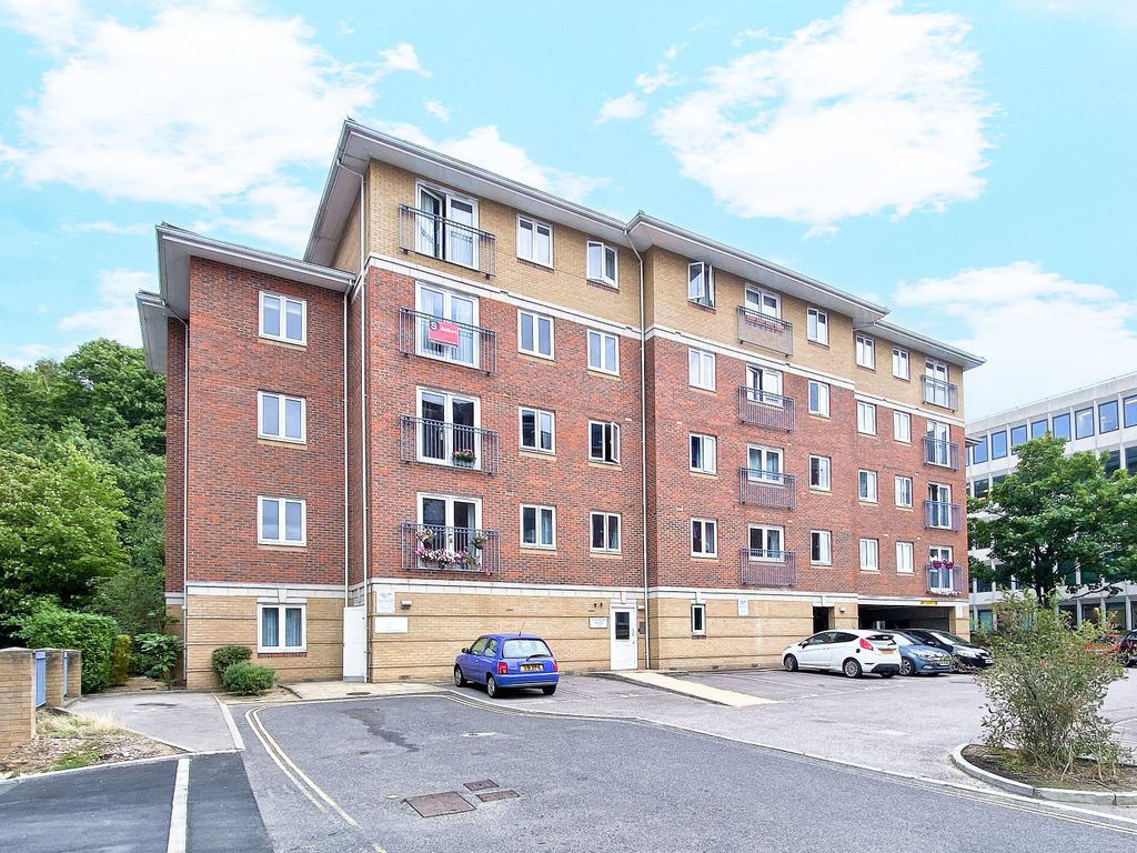 2 bed flat to rent in Farnborough Road, Farnborough GU14 Zoopla