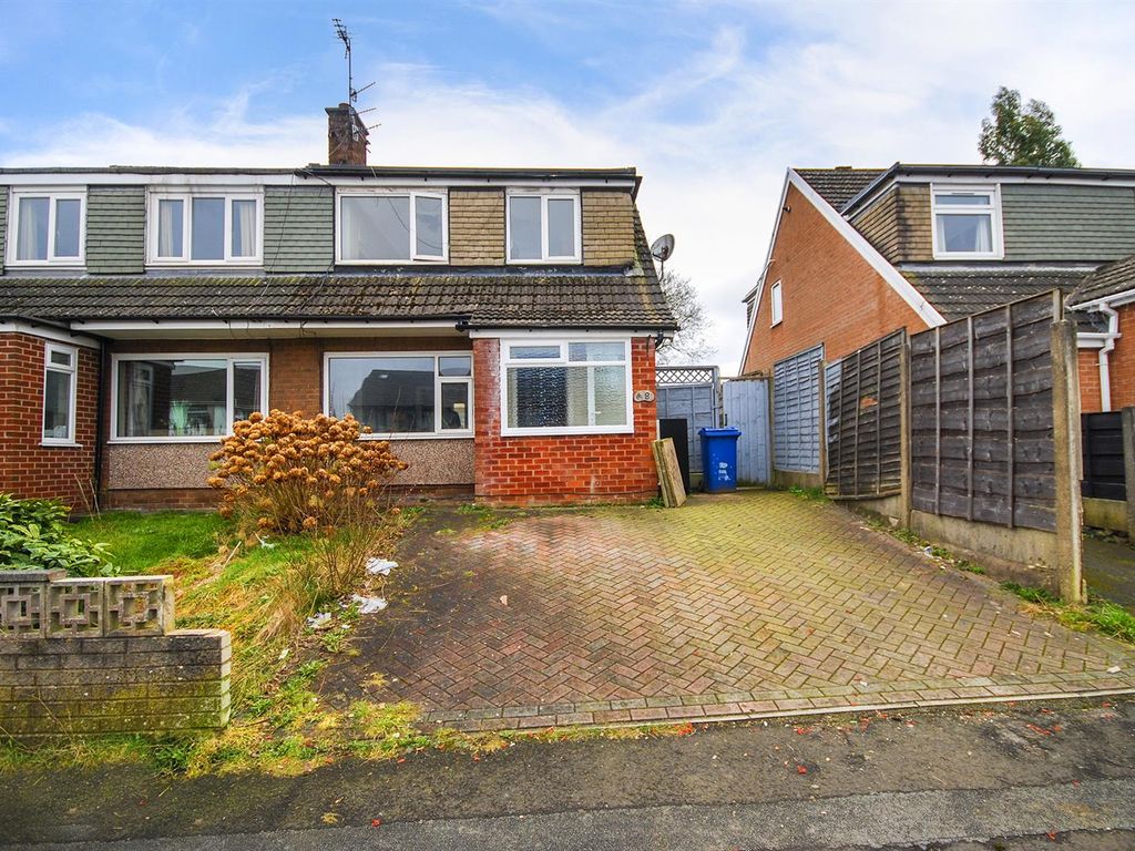 3 bed semidetached house for sale in Holthouse Road, Tottington, Bury