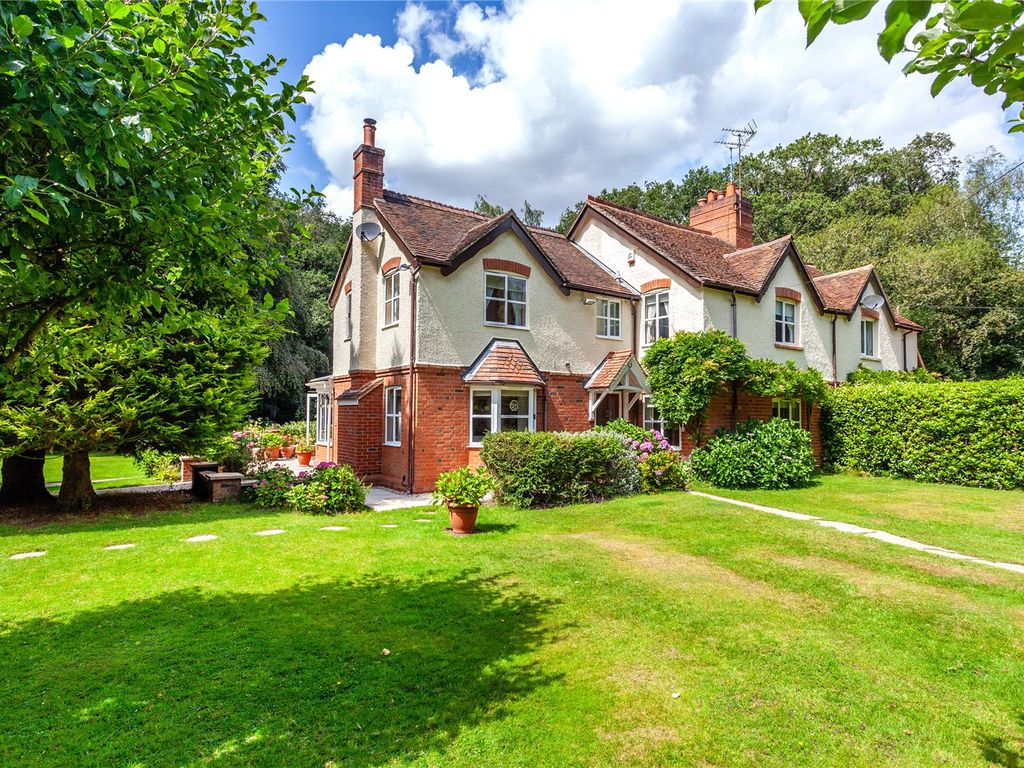 4 bed semidetached house for sale in Stoke Row, HenleyOnThames