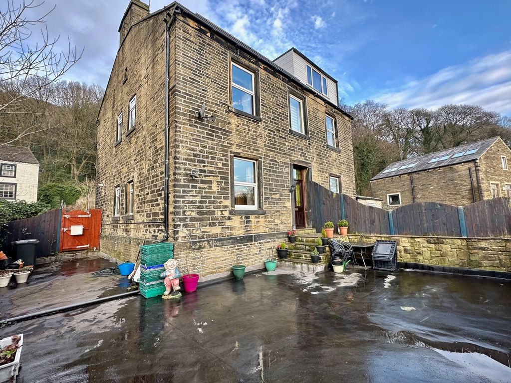 3 bed semidetached house for sale in Spring House, Brearley