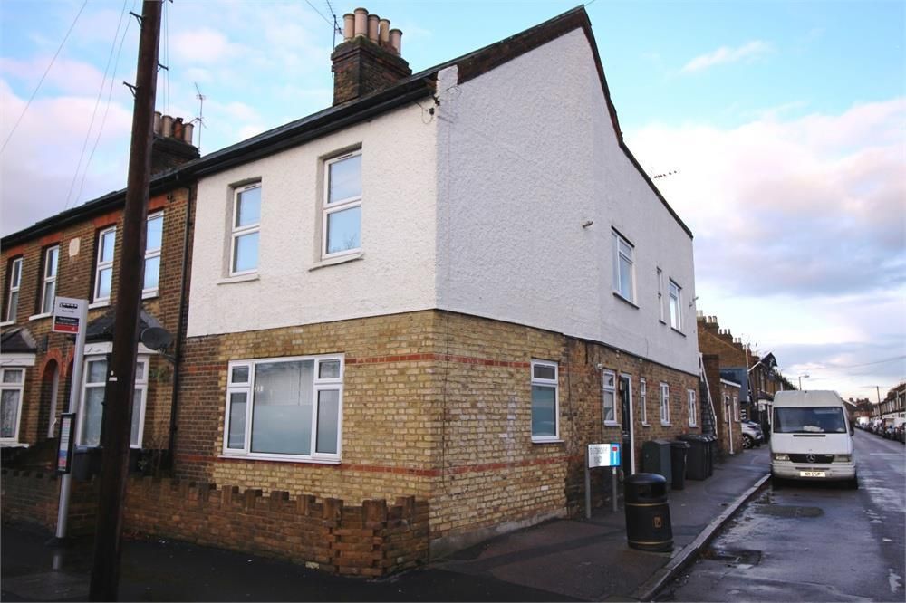 2 bed flat to rent in Honey Lane, Waltham Abbey EN9 Zoopla