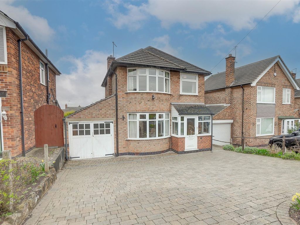 3 bed detached house for sale in Greythorn Drive, West Bridgford