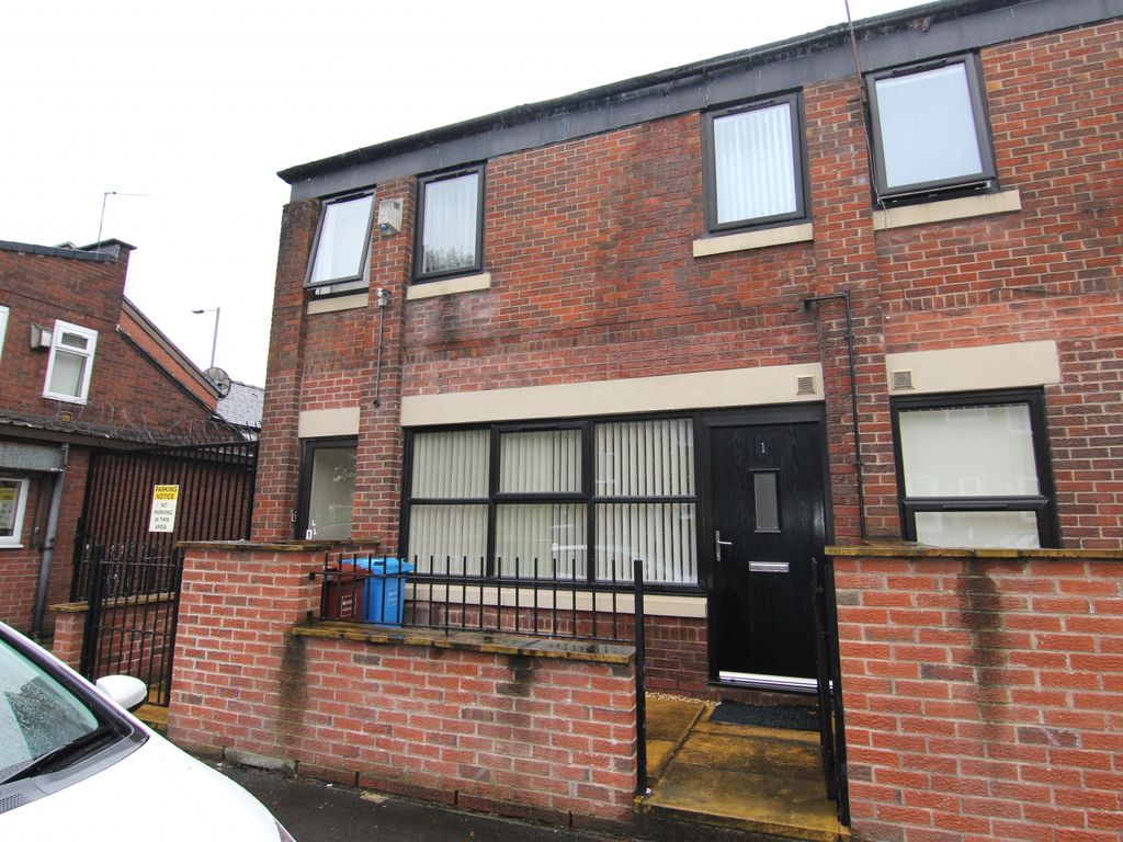 1 bed terraced house to rent in West Street, Manchester M11, £725 pcm