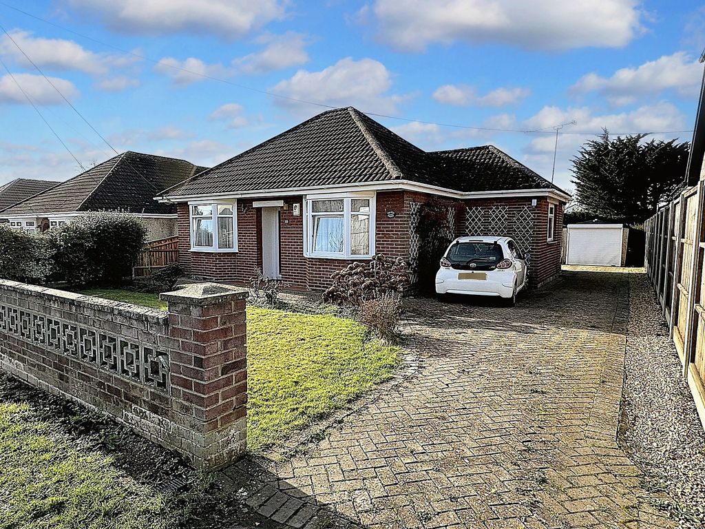 3 bed detached bungalow for sale in Springfield Avenue, Holbury SO45, £385,000 Zoopla