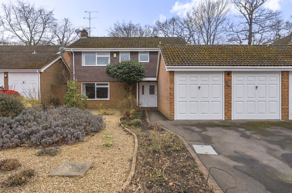 4 bed detached house for sale in Wood End, Crowthorne, Berkshire RG45