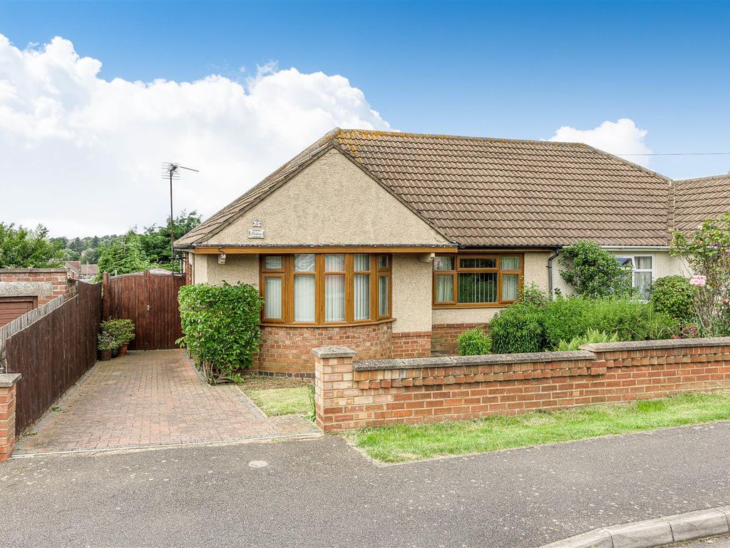 3 bed bungalow for sale in Plumtree Avenue, Wellingborough NN8, £
