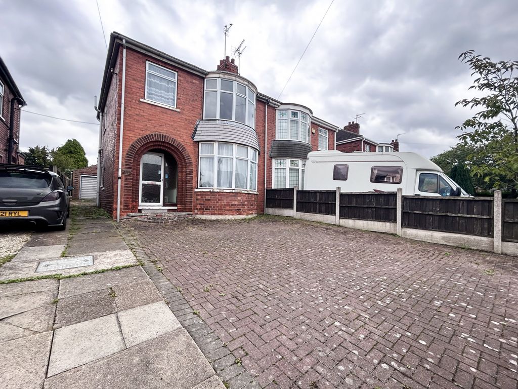 3 bed semidetached house for sale in Highfield Avenue, Scunthorpe DN15