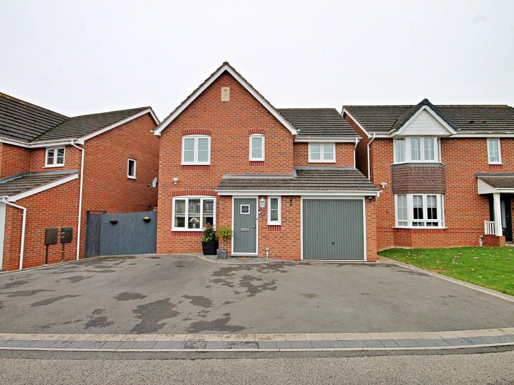 4 bed detached house for sale in Dumolos Lane, Glascote, Tamworth B77