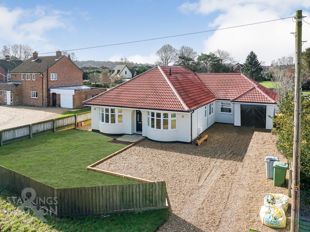 4 bed detached bungalow for sale in Thieves Lane, Salhouse, Norwich