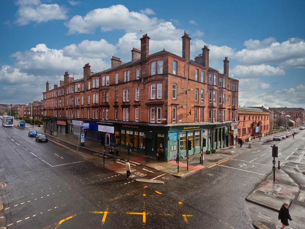 2 bed flat for sale in Victoria Road, Govanhill, Glasgow G42, £99,000