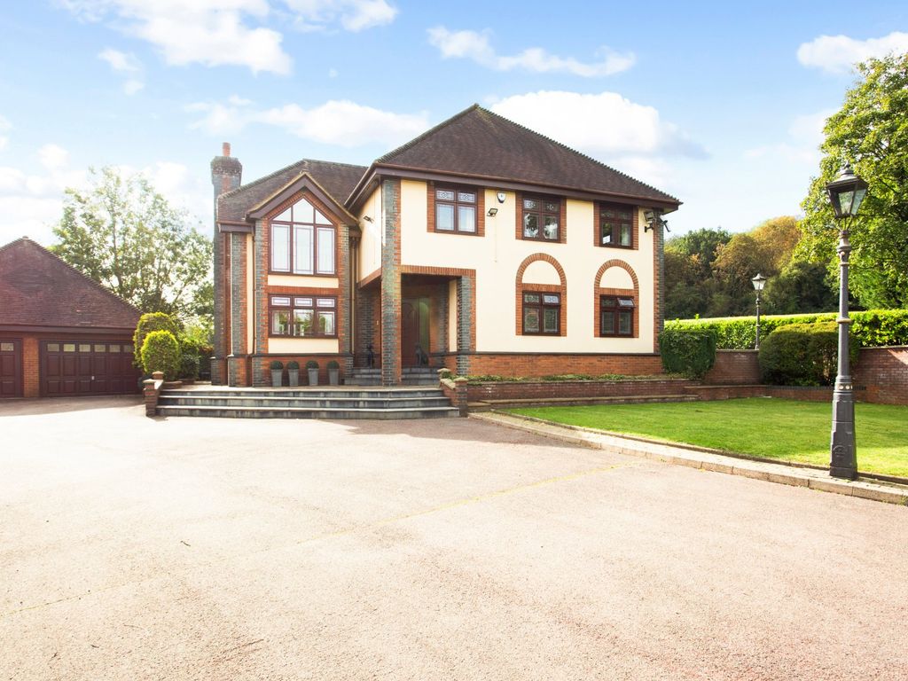 4 bed detached house for sale in Hempstead Road, Kings Langley