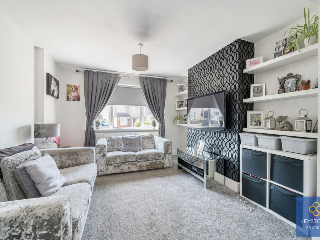 3 bed semidetached house for sale in Firbank Road, Collier Row RM5, £