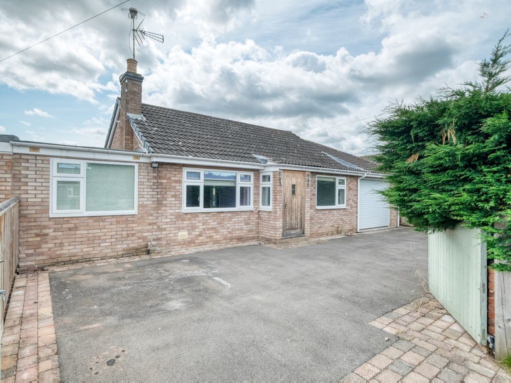 3 bed semidetached bungalow for sale in Crown Close, Lower Broadheath, Worcester WR2 Zoopla