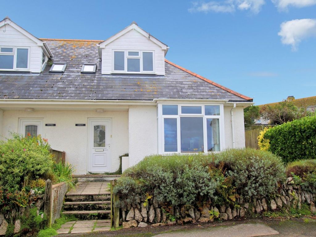 3 bed semidetached house for sale in Meadowbank Road, Falmouth TR11, £