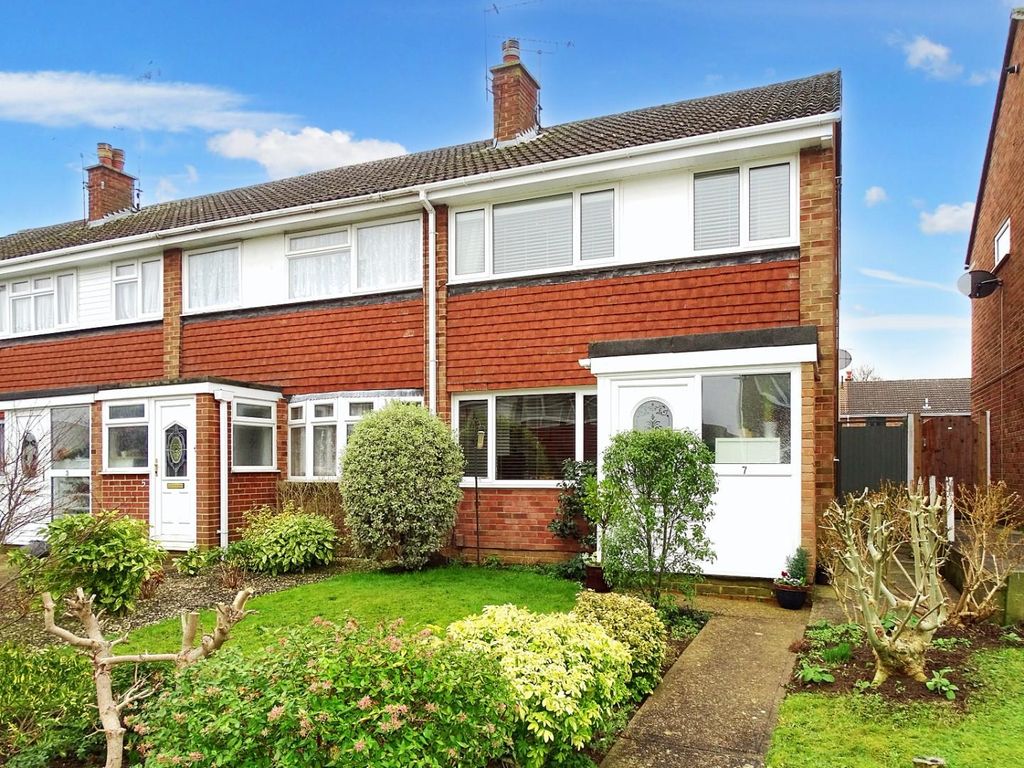 3 bed property for sale in Moss Path, Galleywood, Chelmsford CM2, £