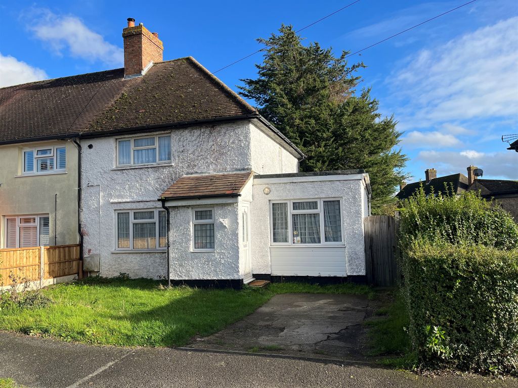 3 bed end terrace house for sale in Mill Way, Breachwood Green, Hitchin