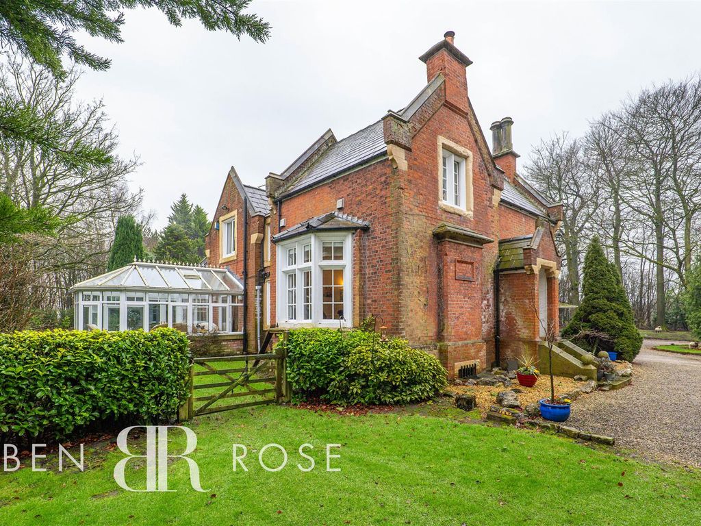 4 bed detached house for sale in D'urton Lane, Broughton, Preston PR3