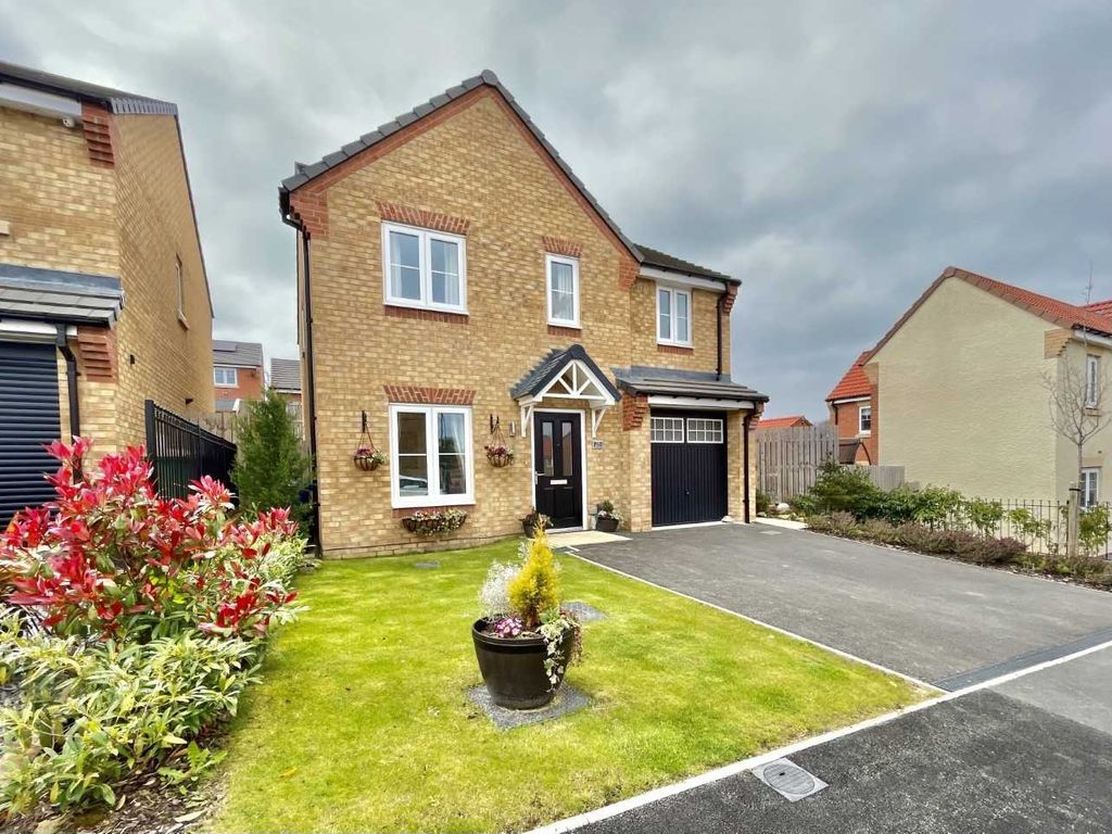 4 bed detached house for sale in Crossbill Close, Guisborough, North