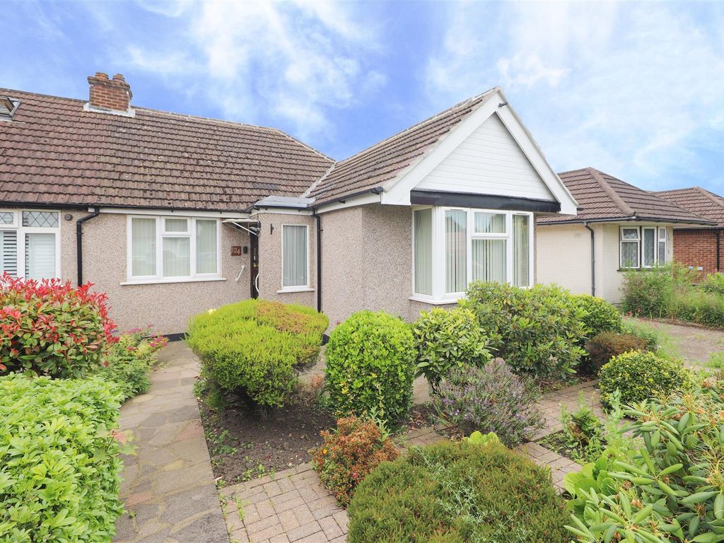 2 bed semidetached bungalow for sale in Herlwyn Avenue, Ruislip HA4, £