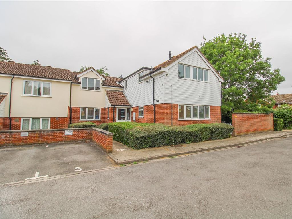 1 bed flat to rent in Sovereign Court, Harlow CM19 Zoopla