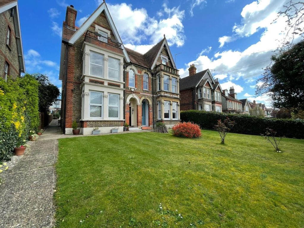 2 bed flat to rent in London Road, High HP11 Zoopla