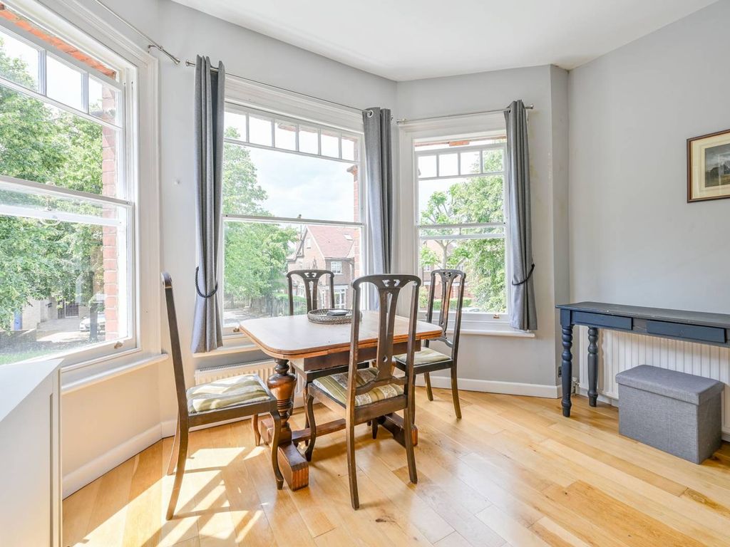 1 bed flat for sale in Queens Walk, Ealing, London W5, £375,000 Zoopla