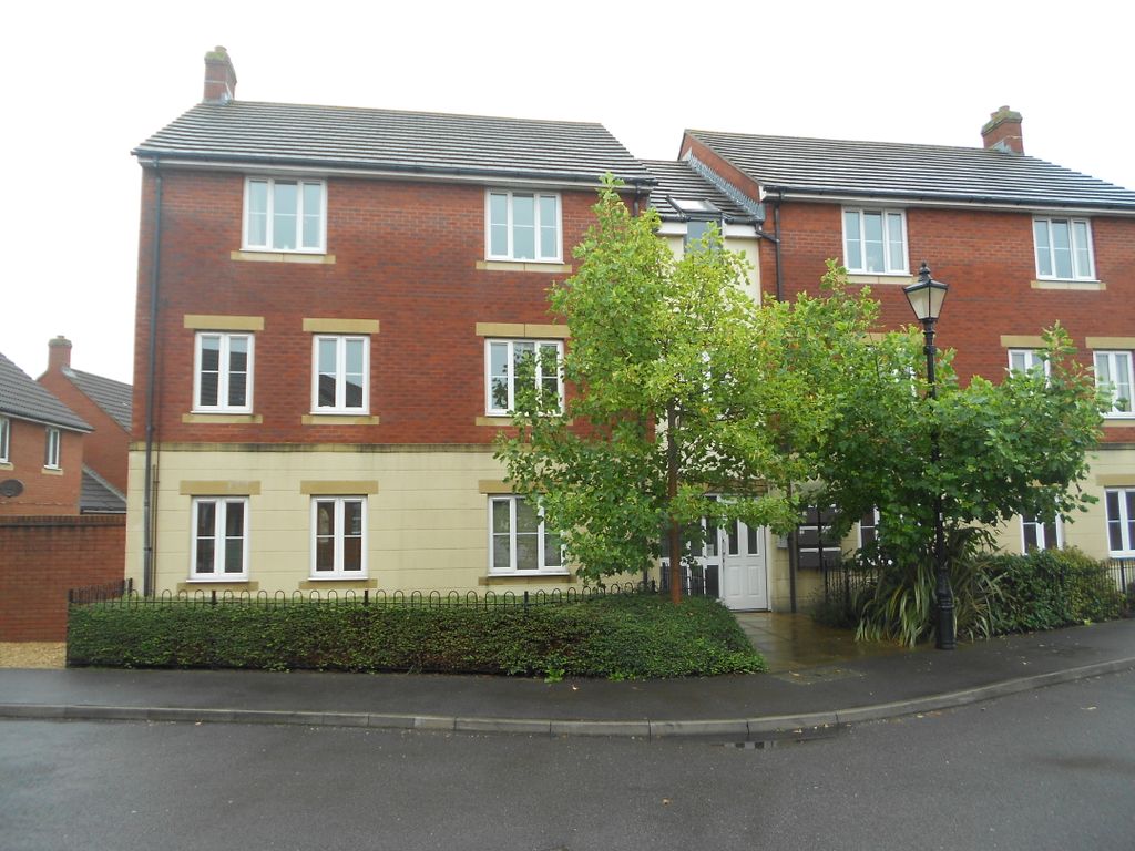 2 bed flat to rent in Dore Close, Yeovil BA21, £815 pcm Zoopla
