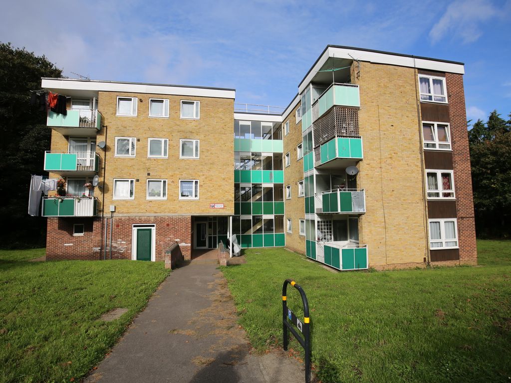 2 bed flat for sale in Macarthur Crescent, Southampton SO18, £140,000 Zoopla