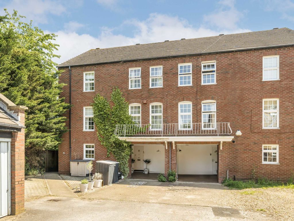 3 Bed Terraced House For Sale In Park Crescent Twickenham Tw2 £