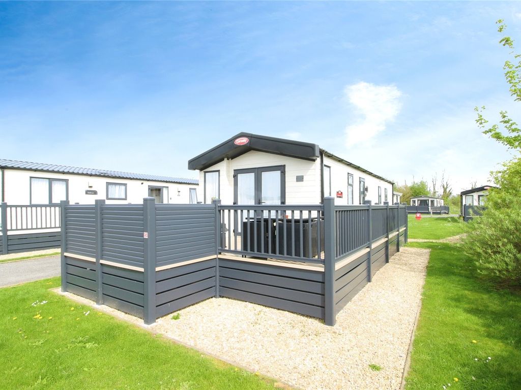 3 bed property for sale in Water Lily Meadow, Broadway Lane, South