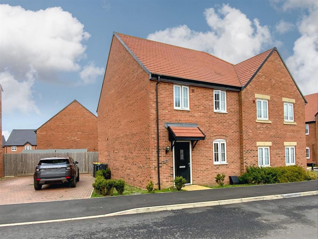 3 bed semidetached house for sale in Dragonfly Crescent, Biddenham