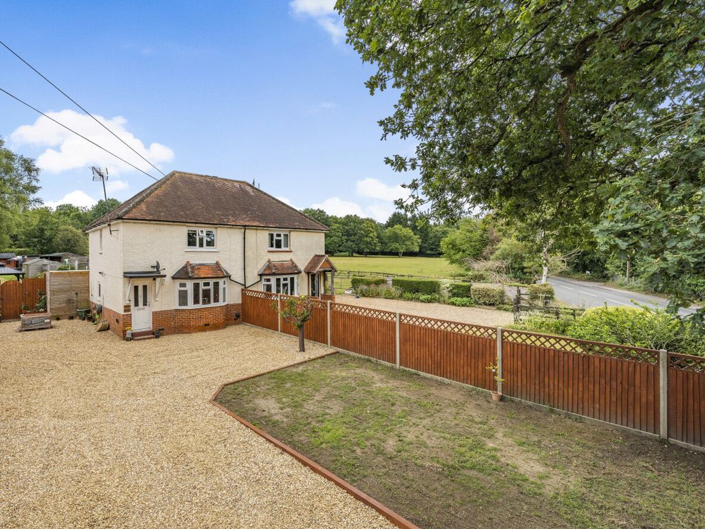 3 bed semidetached house for sale in Reading Road, Finchampstead, Wokingham, Berkshire RG40, £