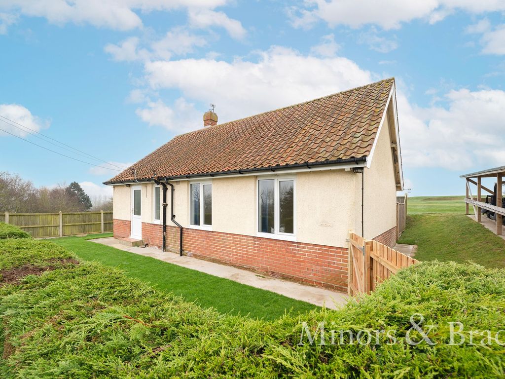 3 bed detached bungalow to rent in Links Road, Mundesley NR11, £850 pcm