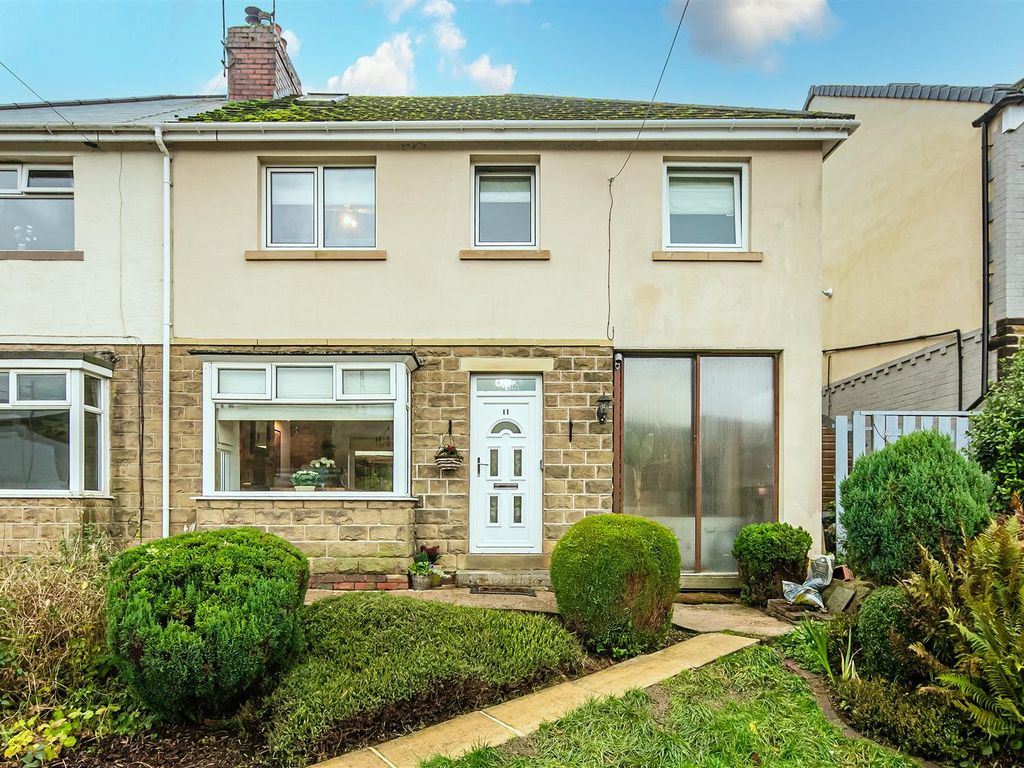 4 bed semidetached house for sale in Newton Avenue, Stocksbridge