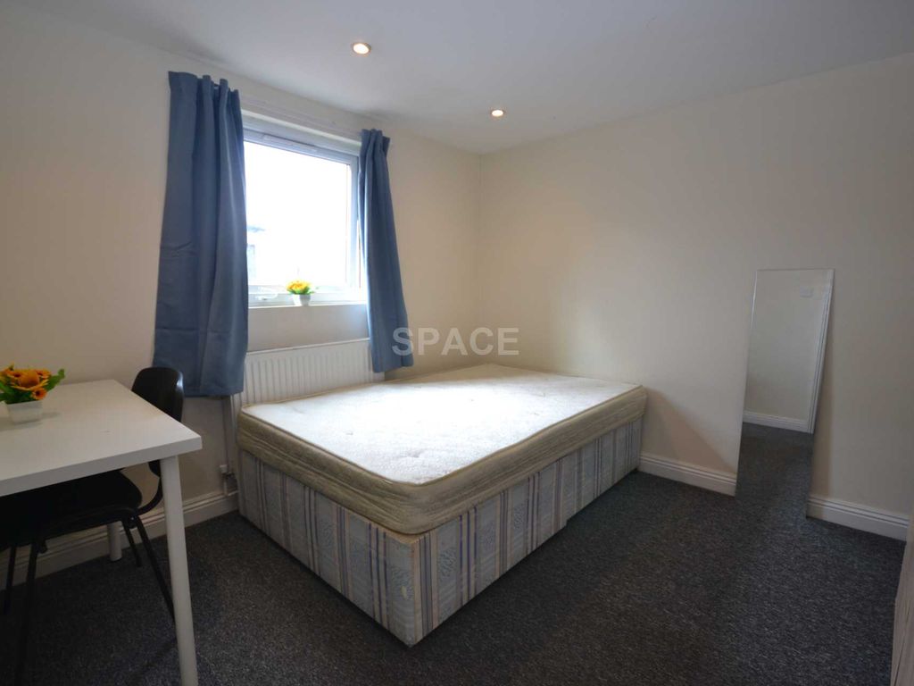 Room to rent in Basingstoke Road, Reading, Berkshire, 0Et. RG2 Zoopla