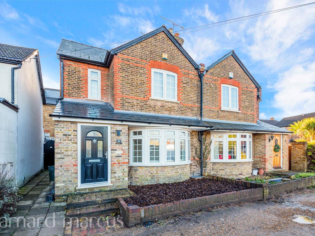 3 bed property to rent in Carters Road, Epsom KT17, £2,100 pcm Zoopla