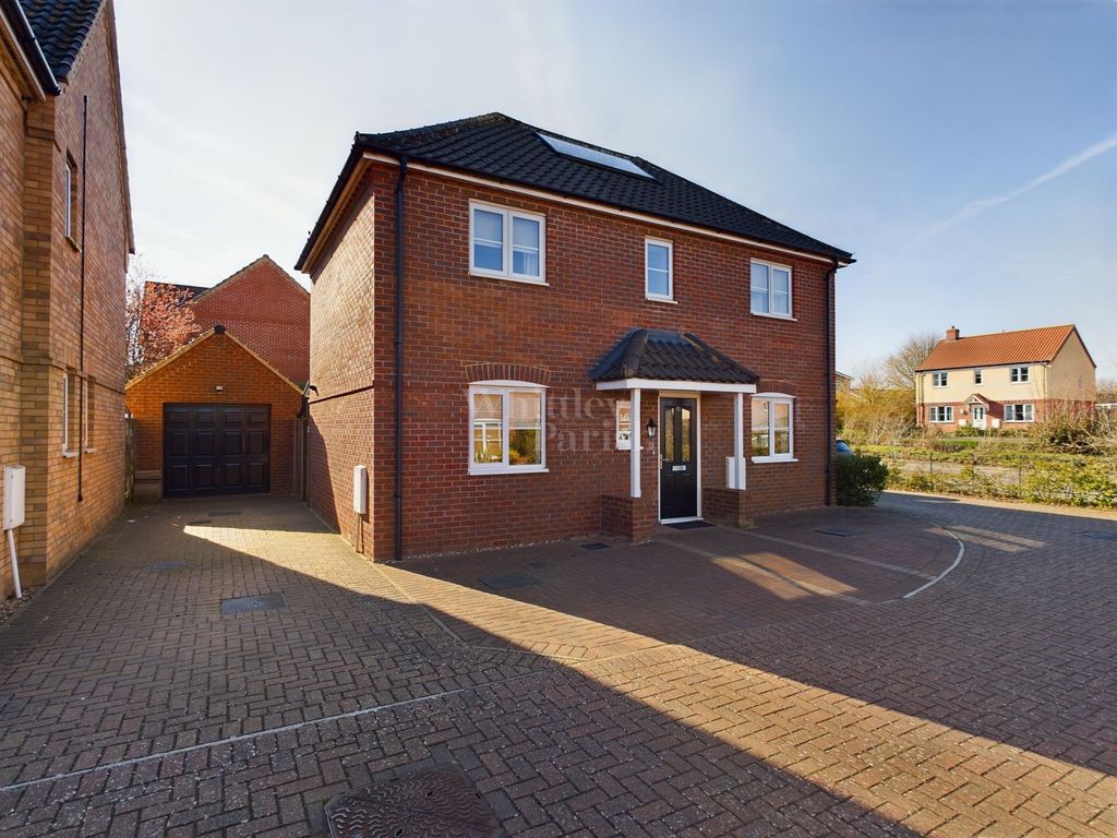 4 bed detached house for sale in Windsor Court, Diss IP22 Zoopla